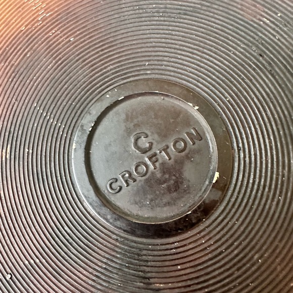 Crofton vintage Vibrant Lime Green Cast Iron Dutch Oven - Picture 5 of 11